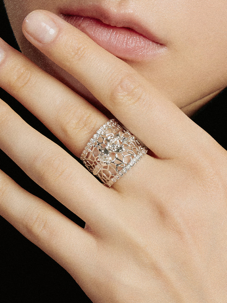 Lace Carat Wide Ring