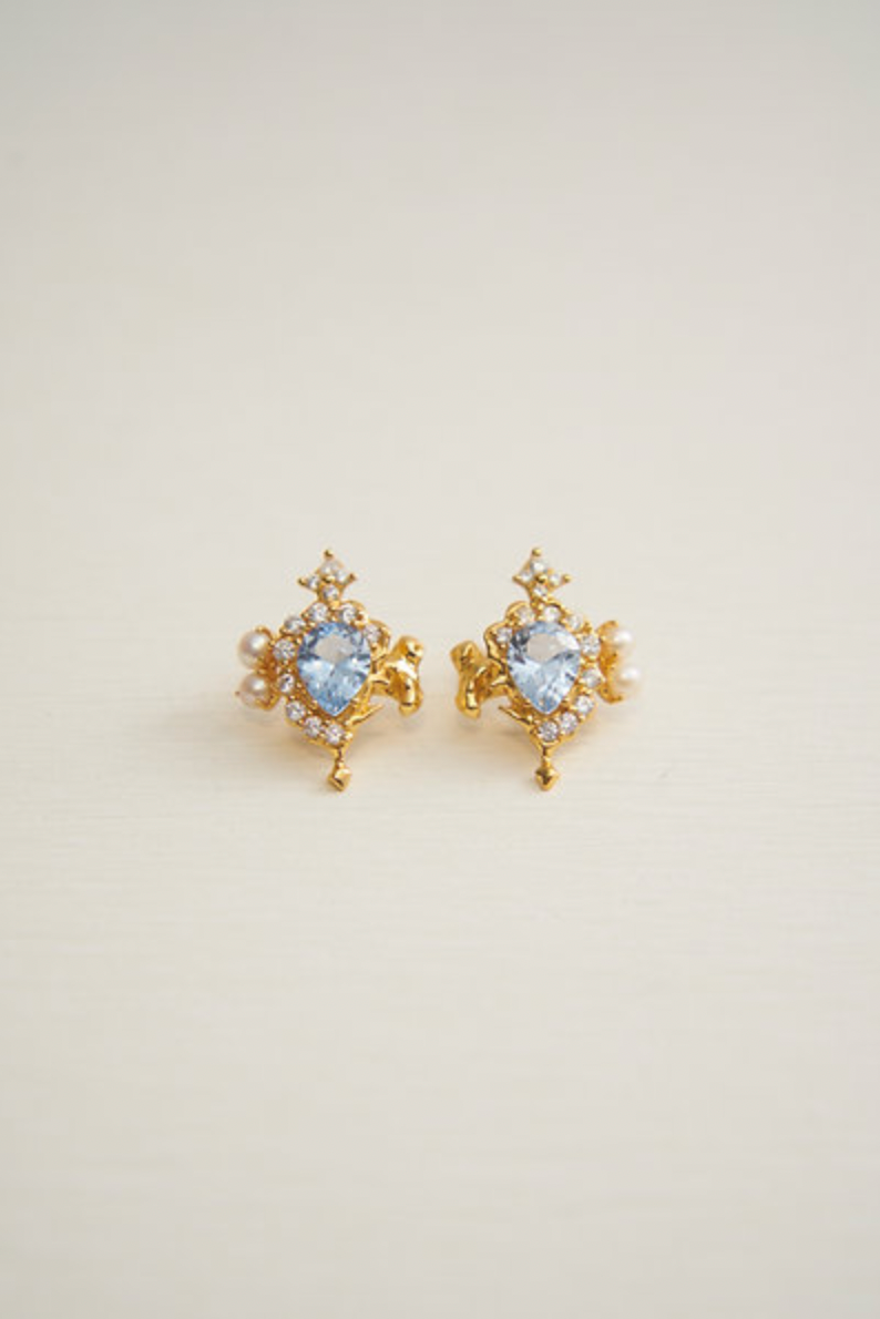 Melted Pearl Earring With Zircon