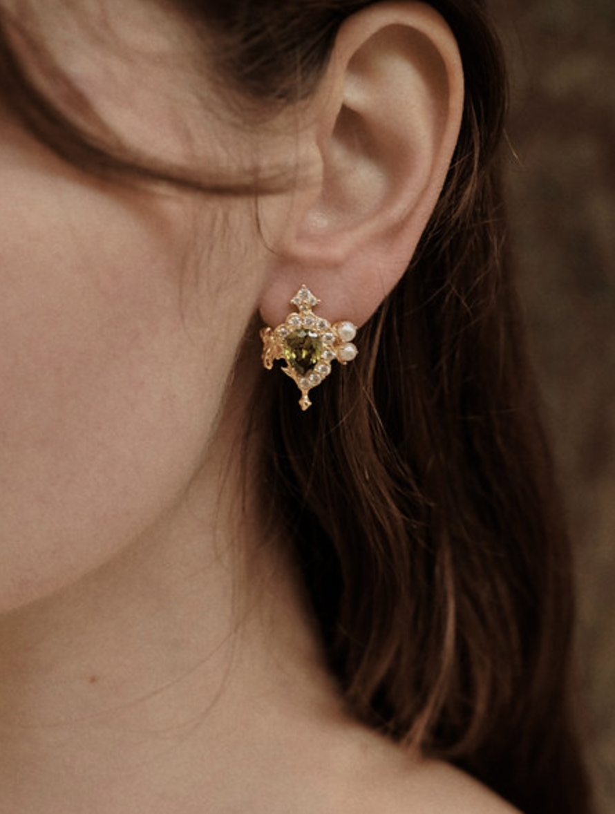Melted Pearl Earring With Zircon