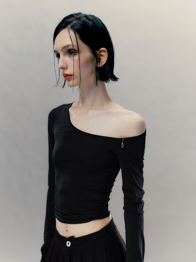Pendant One-shoulder Top