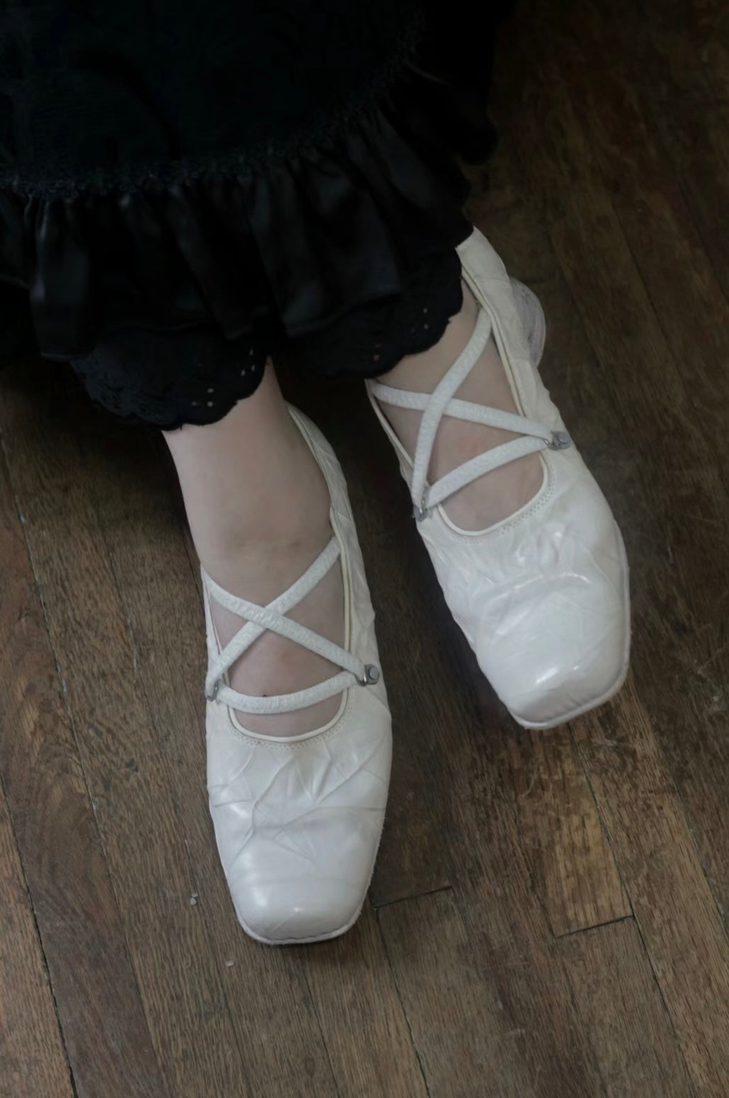 White Hand Gripped Leather Shoes