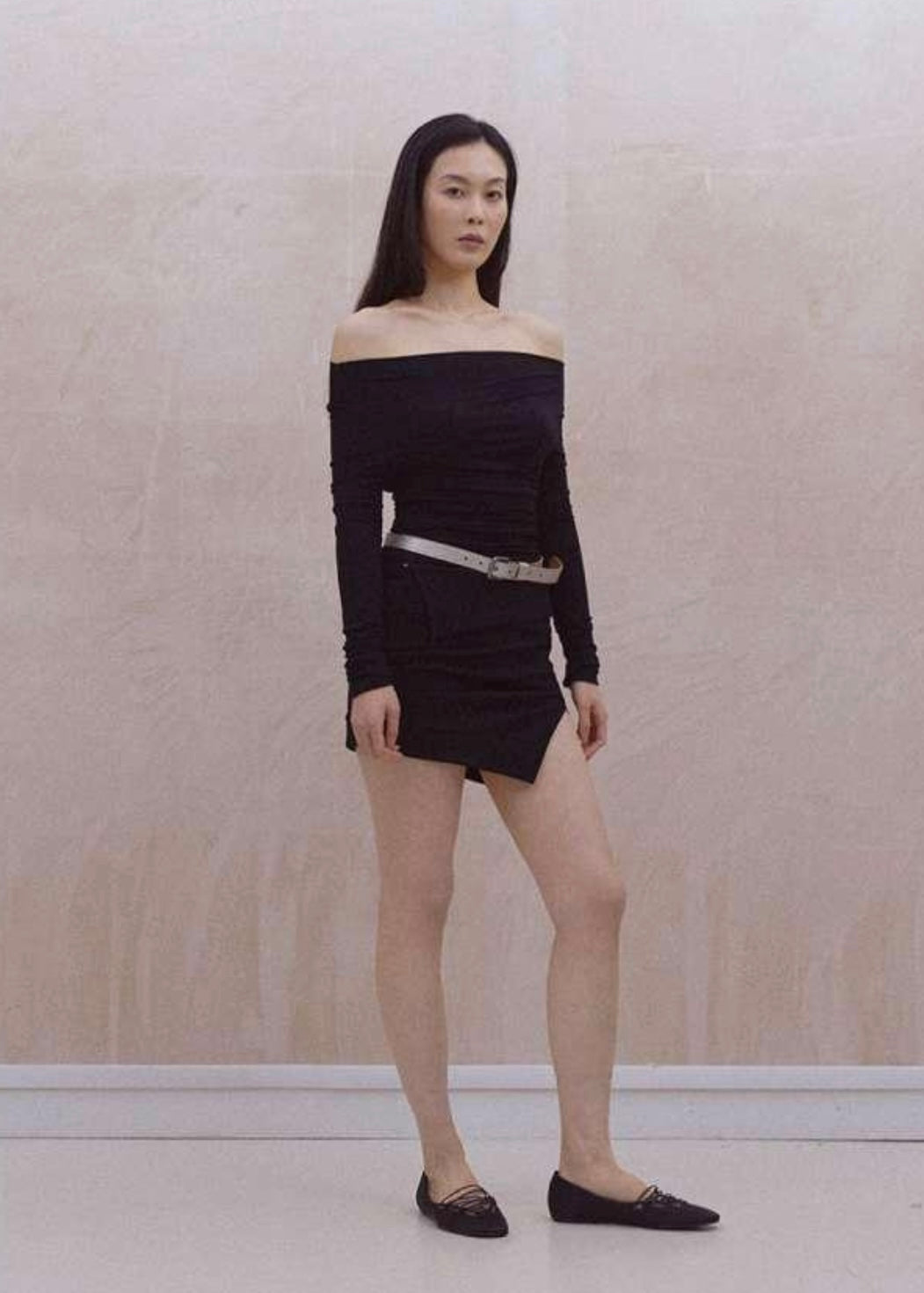 Diagonal Slit Pleated Ribbed Mini Skirt