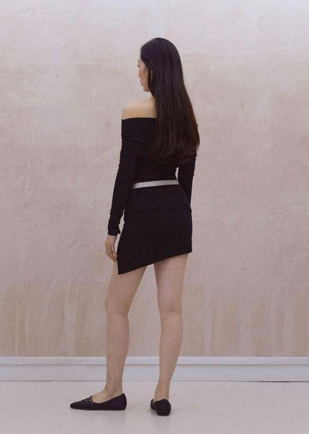 Diagonal Slit Pleated Ribbed Mini Skirt