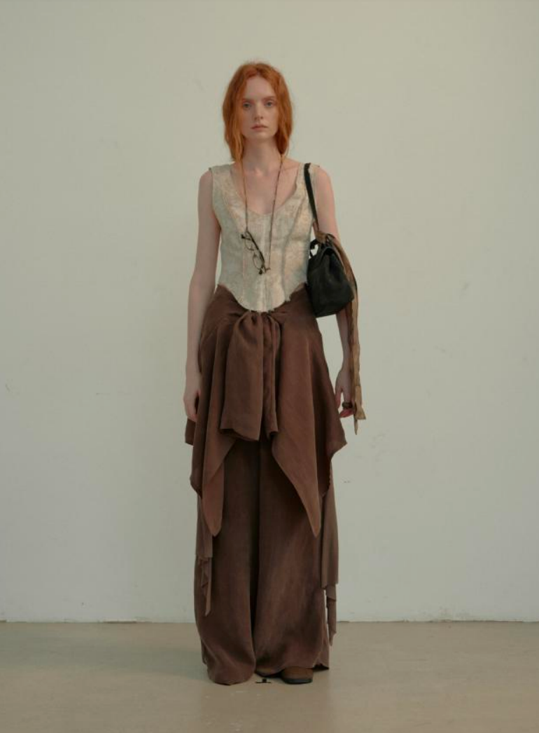 Curved Cut Linen Vest