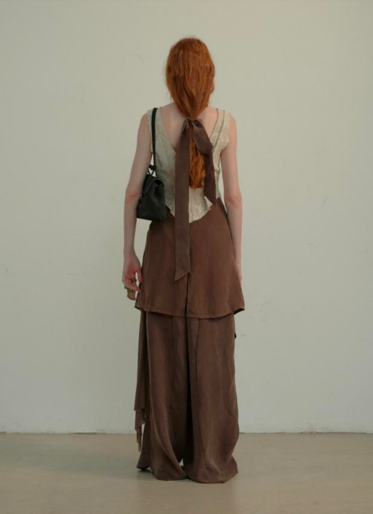 Curved Cut Linen Vest
