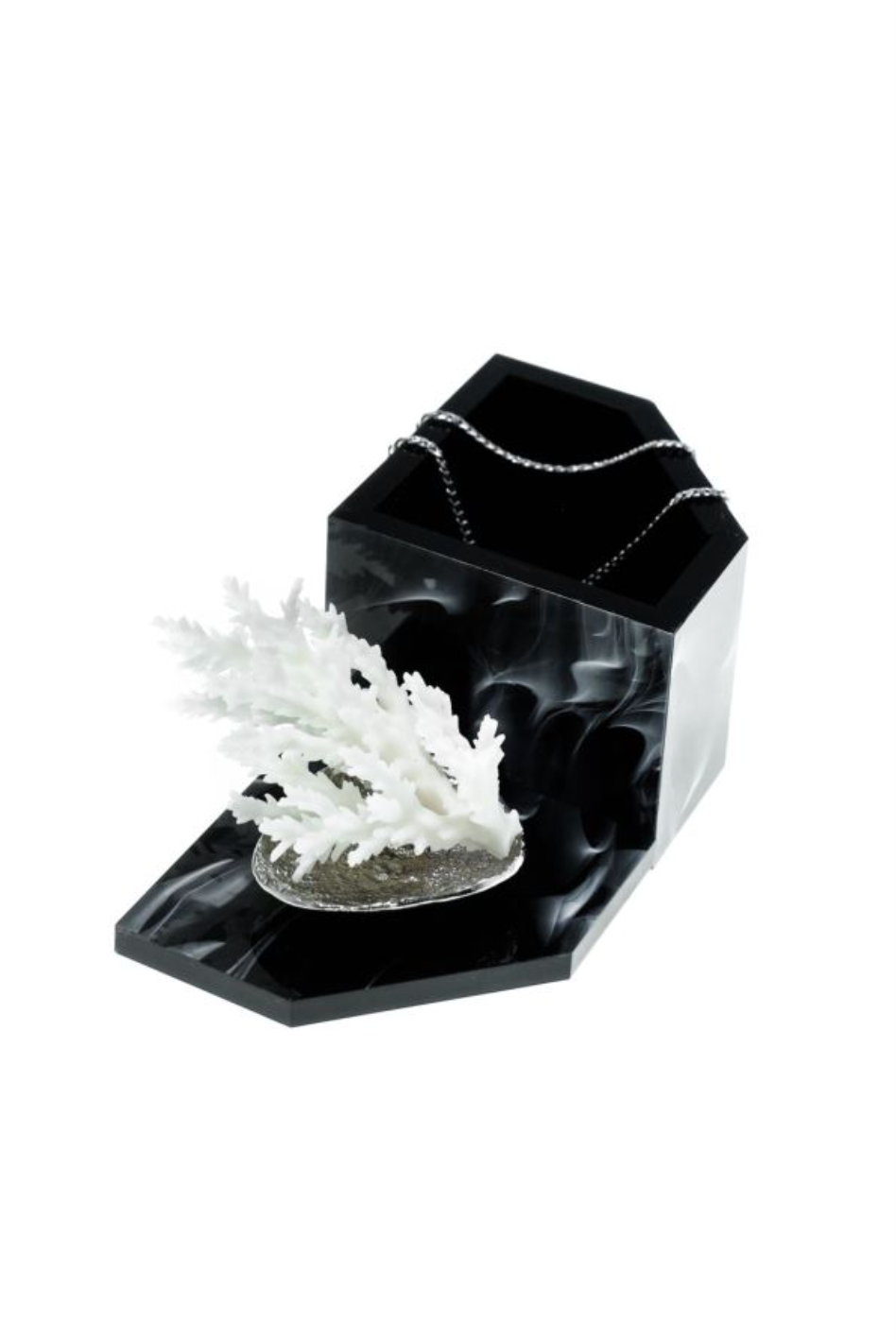 GG-shaped texture ornament box